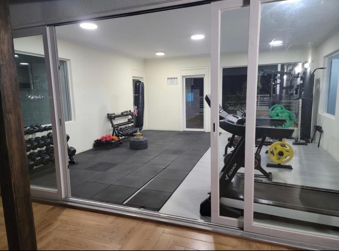 Luxury Apartment with Pool - Kensington Gate - New Kingston - Housity