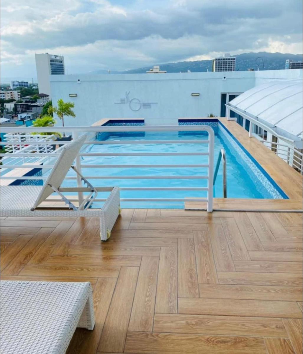 Luxury Apartment with Pool - Kensington Gate - New Kingston - Housity