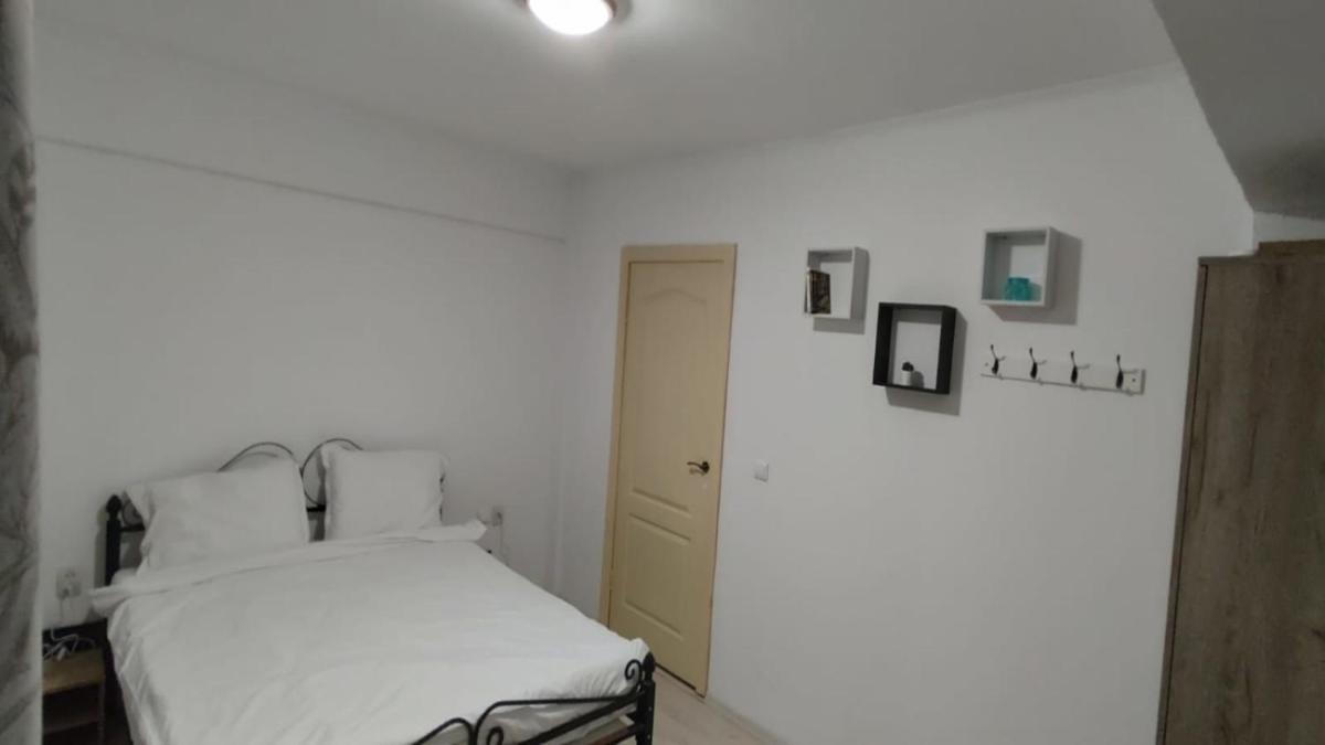 Camera de la Bunici - o poarta catre oriunde - Housity