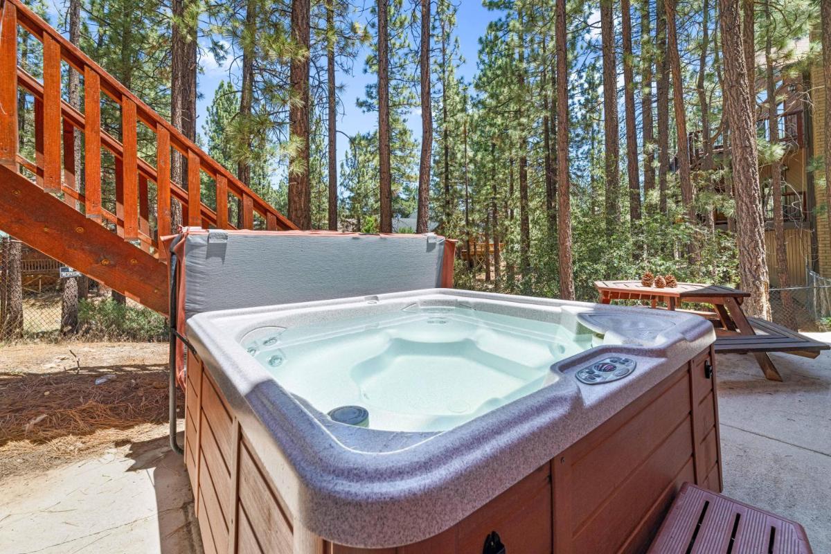 JUNIPER CHALET - Close to Lake and Slopes - Housity