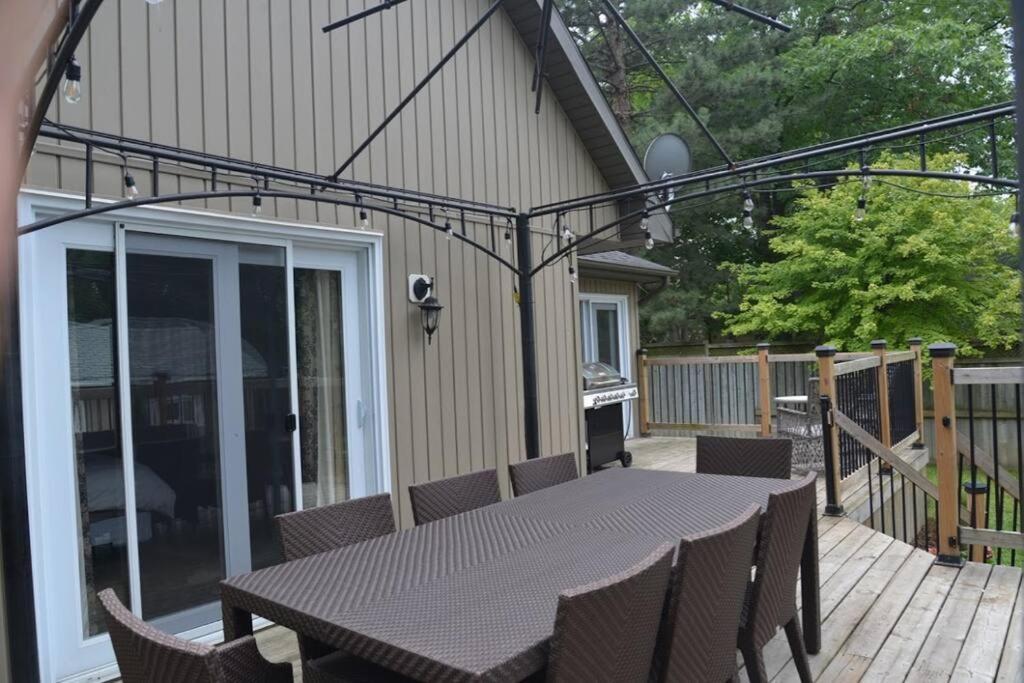 NOTL Escape - Walk to lake, old town and golf - Housity