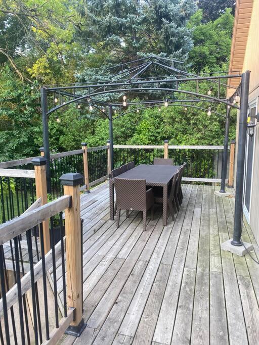 NOTL Escape - Walk to lake, old town and golf - Housity