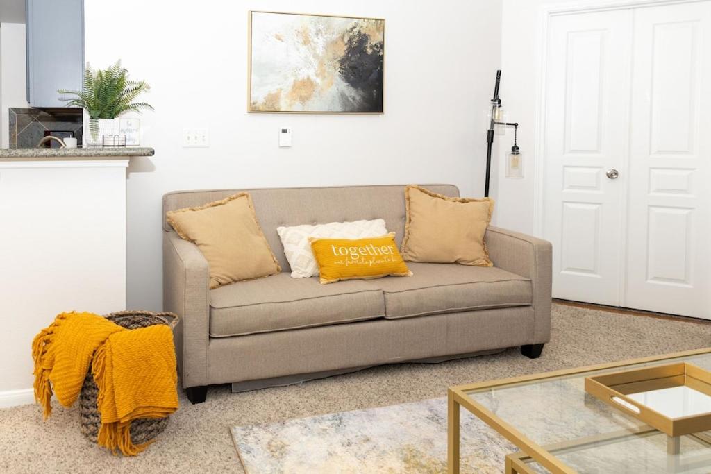 Cozy One Bedroom near the Medical Center w/ Free Parking - Housity