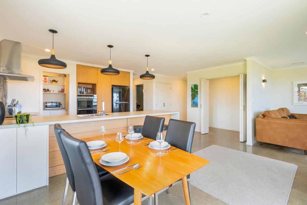 Matenga Townhouse - Waikanae Holiday Home - Housity