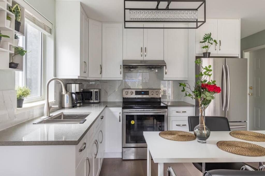 Executive 1BR with Garden View By Zen Living Short Term Rental - Housity