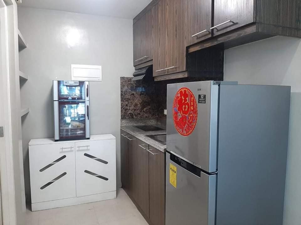 Spacious 2 Bedroom Unit with Pool - Housity