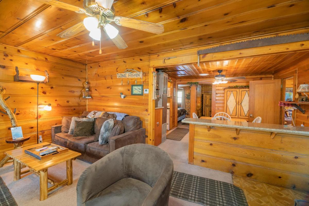 Pine Forest Cabin - Housity
