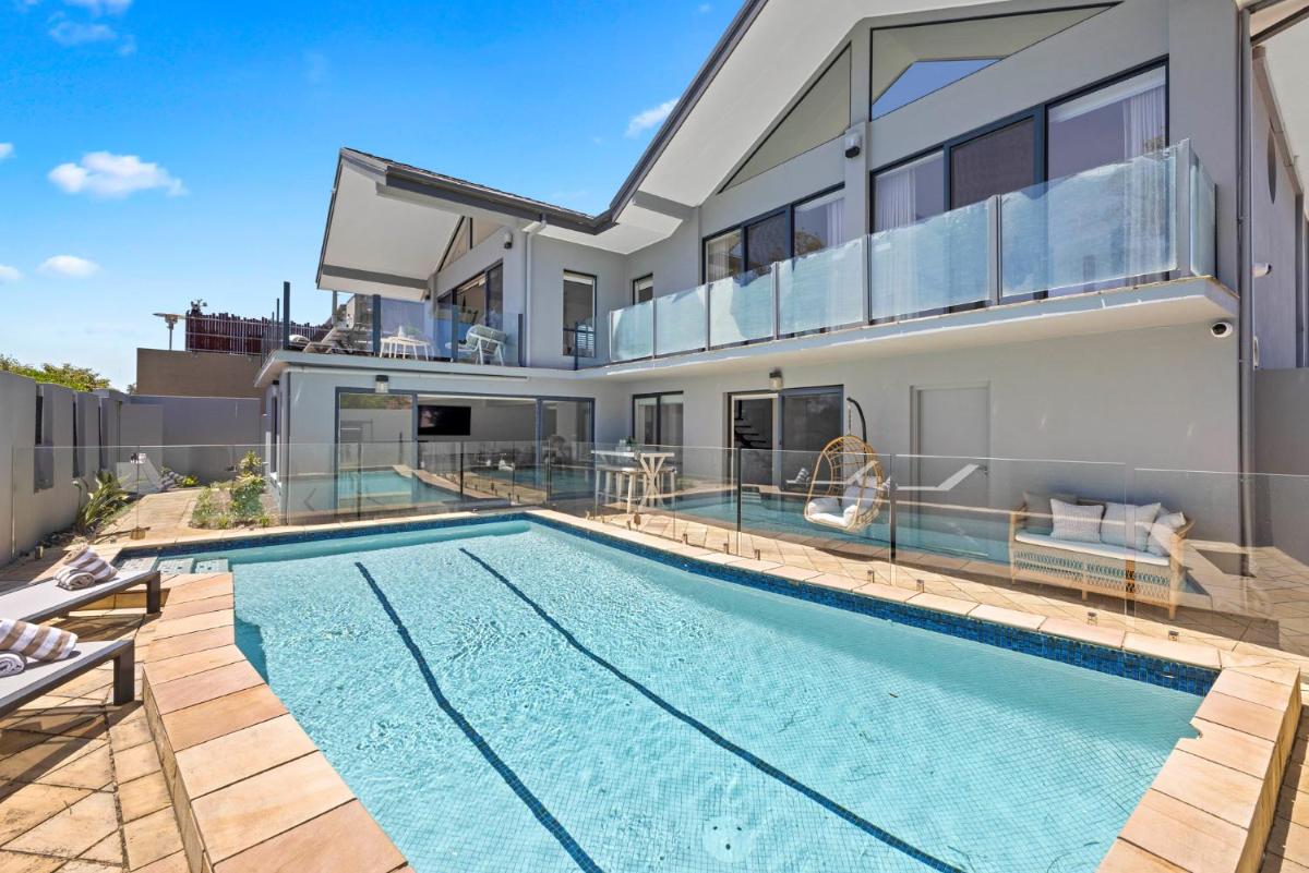 Absolute Beachfront - Luxury Accommodation in Rosebud - Housity