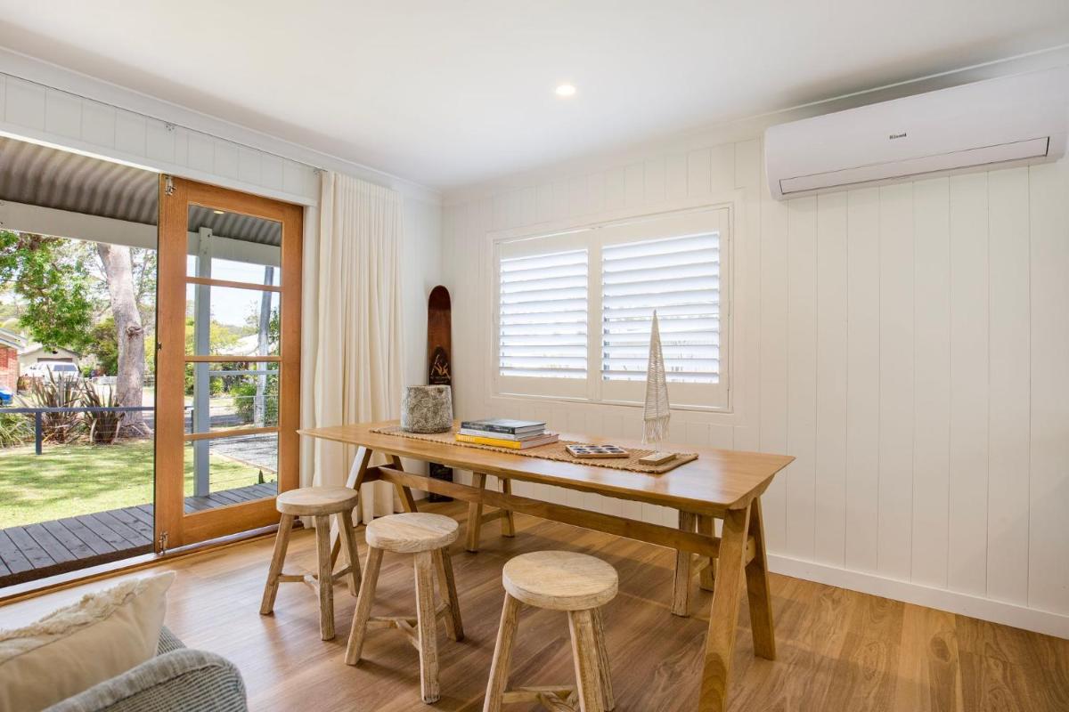 Salt and Pepper Pet Friendly 5 Mins Drive to Beach - Housity