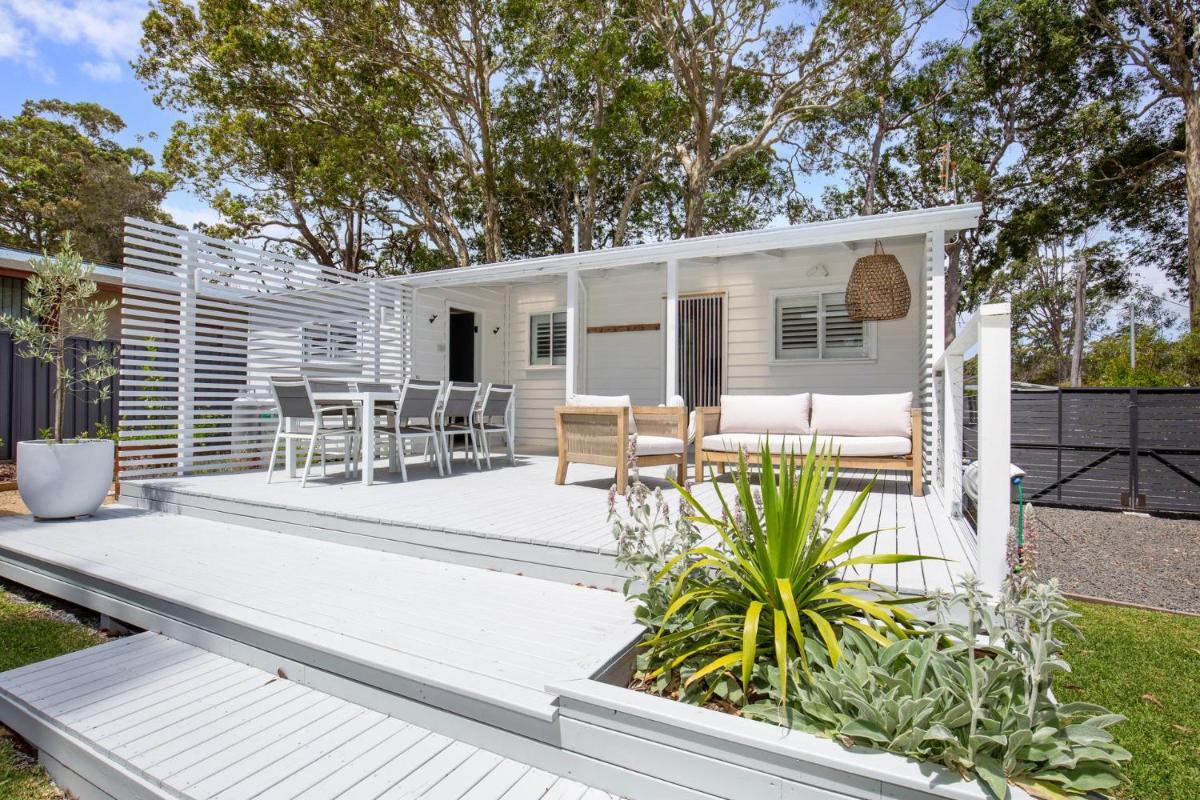 Salt and Pepper Pet Friendly 5 Mins Drive to Beach - Housity