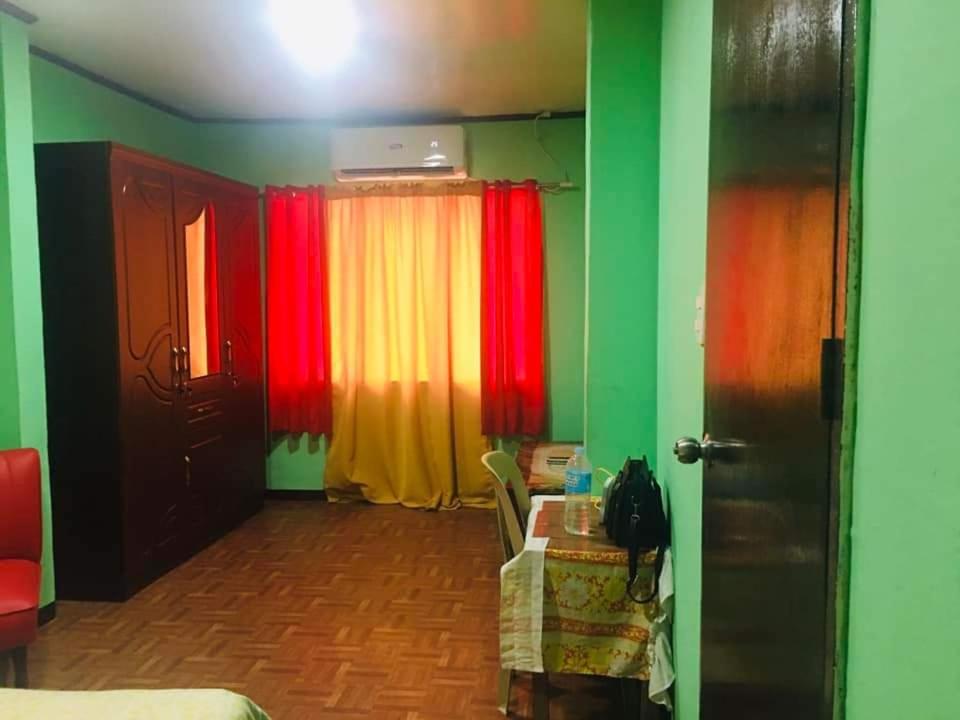 Suitetrails - Four bedroom two storey home in large garden.