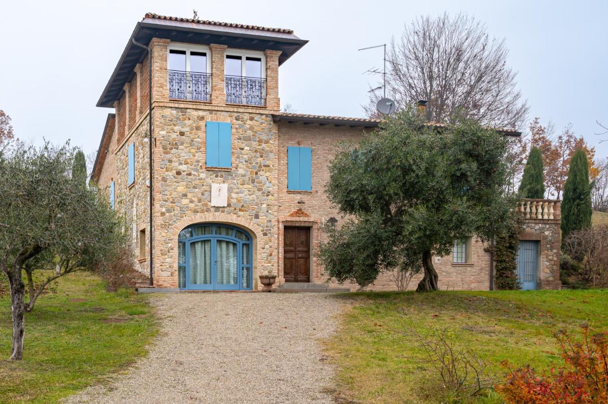 Breathtaking villa with Parking&Garden - Housity