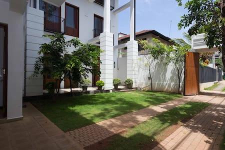 Rossmore Villa - Housity
