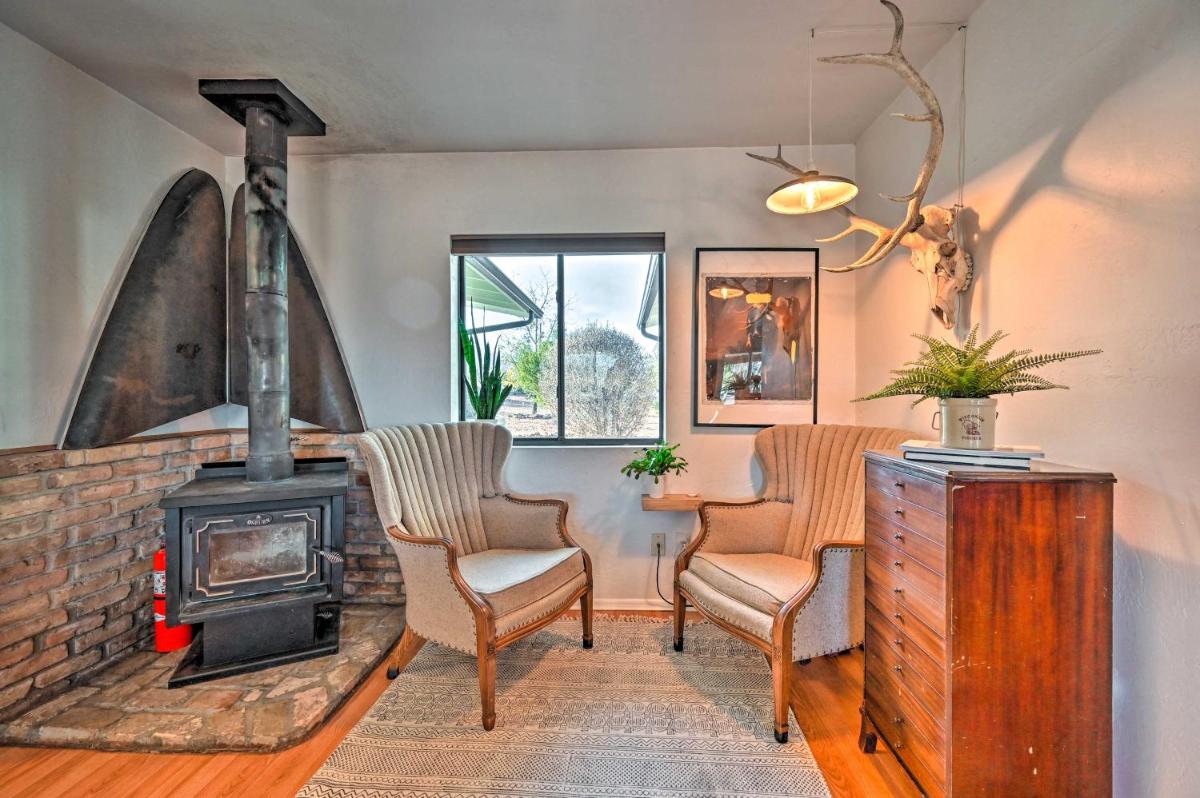Pet-Friendly Gem with Treehouse 20 Mi to Sedona - Housity