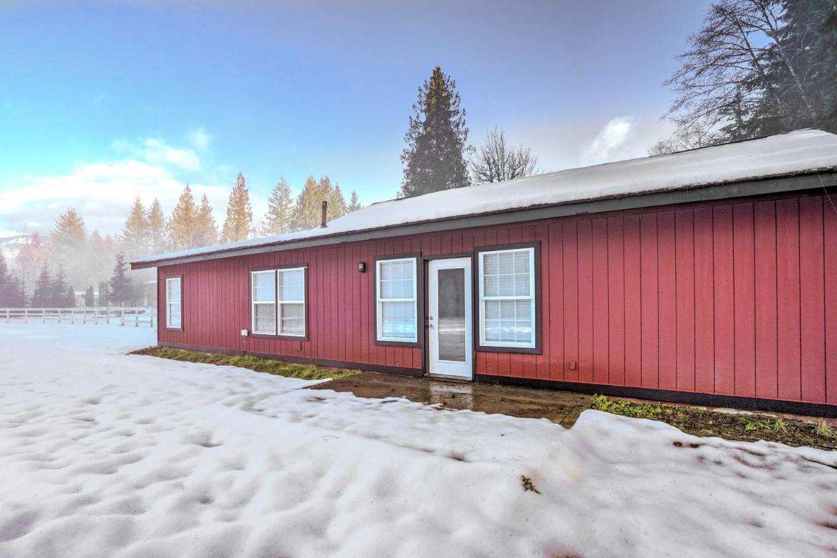 Cozy Darrington Cottage with Grill, Near Trails - Housity