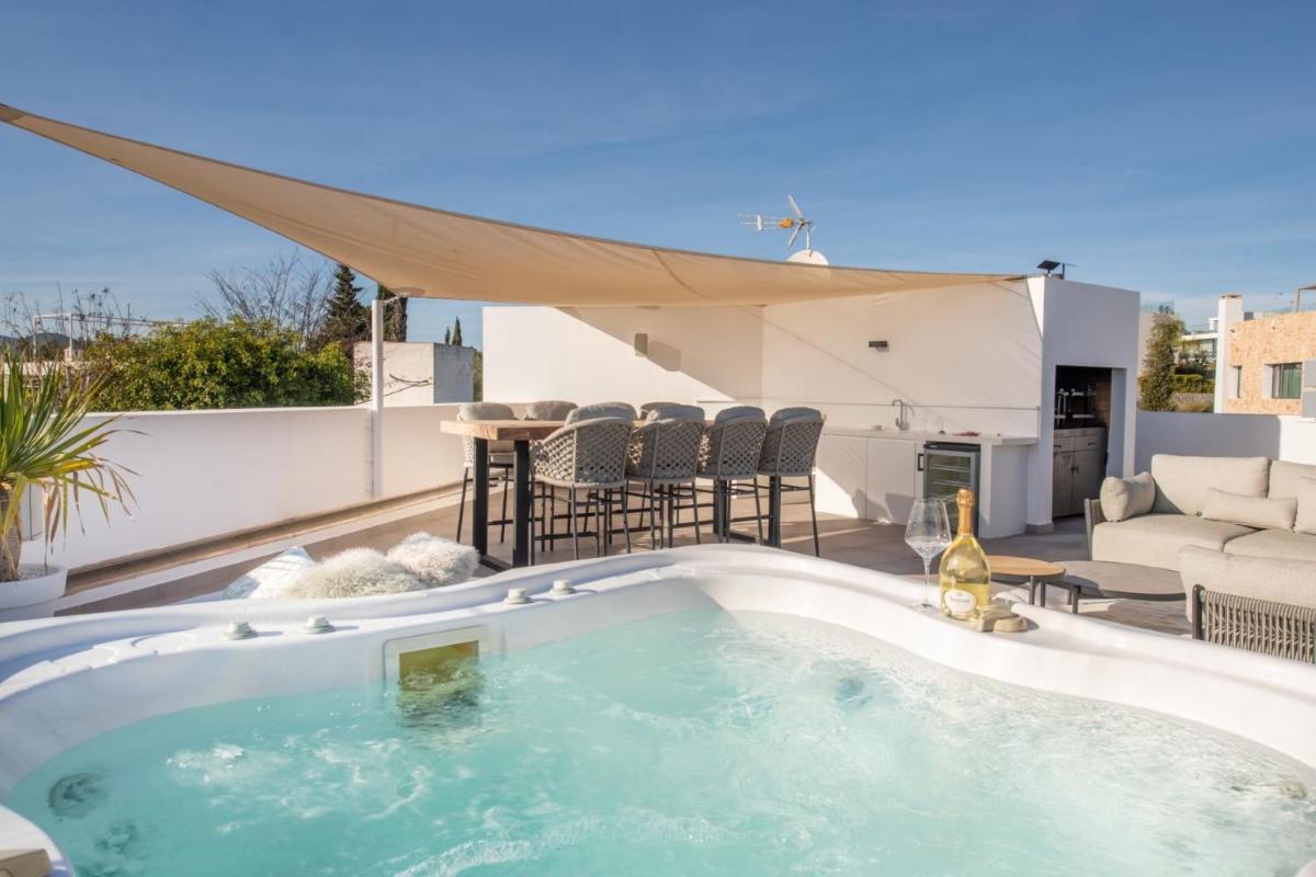 Suitetrails - Villa Onnki - Santa Eulalia