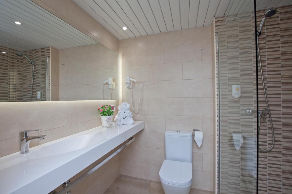 Un baño de Hotel Samos