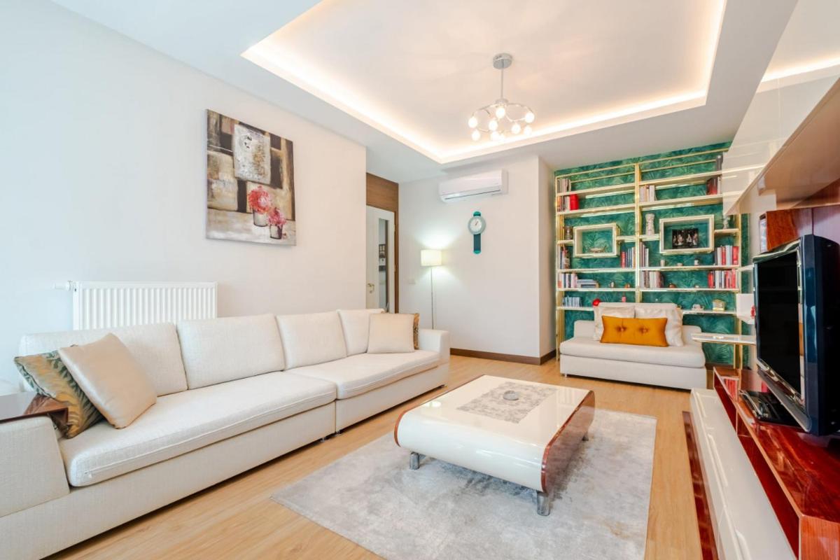 Elegant Flat with Balcony in Kartal - Housity