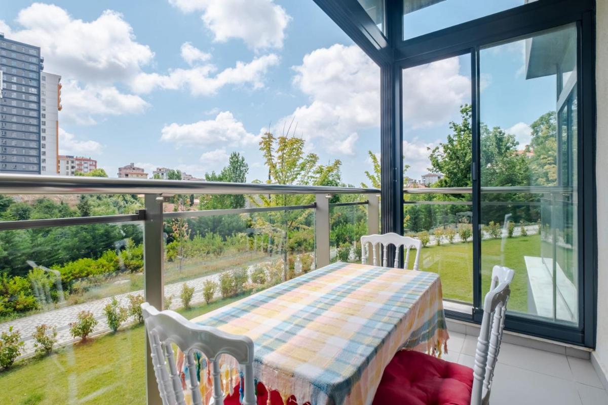 Elegant Flat with Balcony in Kartal - Housity