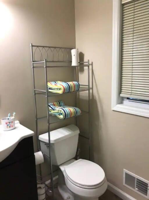The Salt Life- Entire Home 8 Bdrm 3bath & GameRoom - Housity