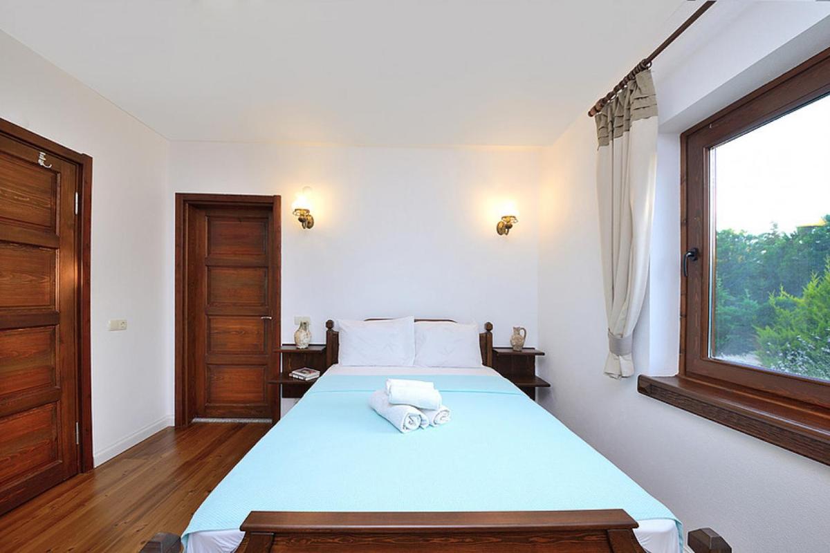 Serene House with Backyard in Bozcaada - Housity