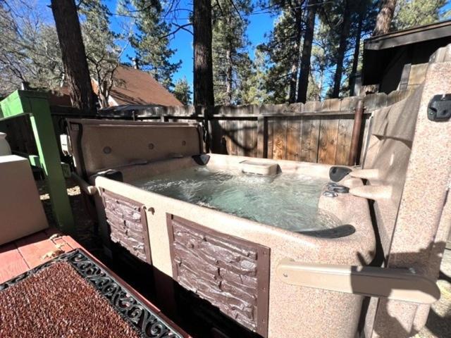 Victoria Haus - Classic mountain Gambrel cabin with NEW Hot Tub! cabin - Housity