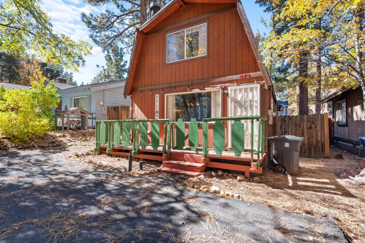 Victoria Haus - Classic mountain Gambrel cabin with NEW Hot Tub! cabin - Housity