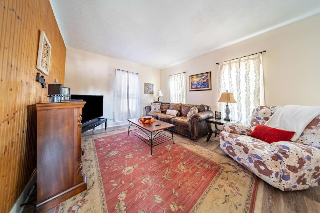 Cottage in the Falls, 2 b, 2 bath, fireplace - Housity