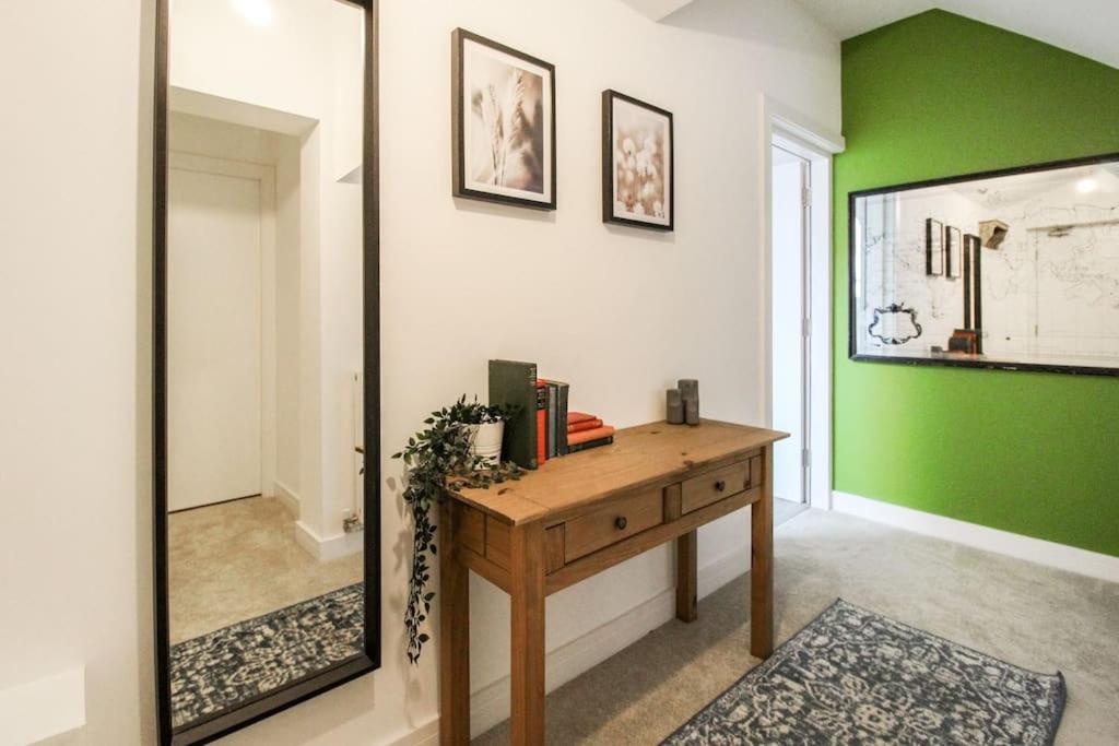Luxurious 2 Bedroom Apartment in City Centre - Housity