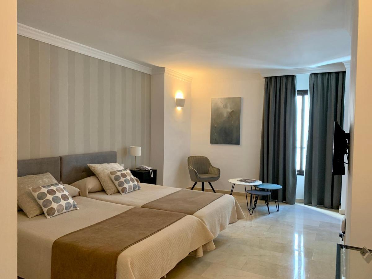 Benabola Hotel & Suites - Housity
