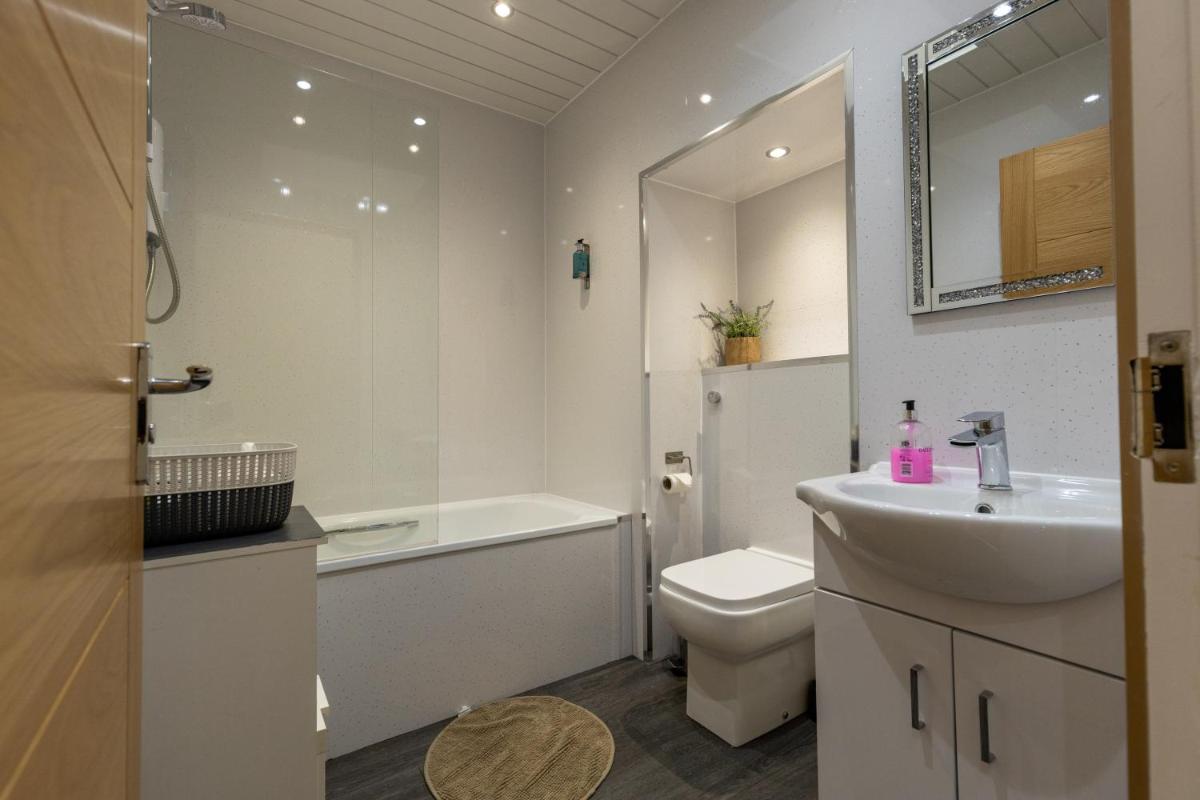 New 3-Bedroom Apartment Close to City Centre - Housity