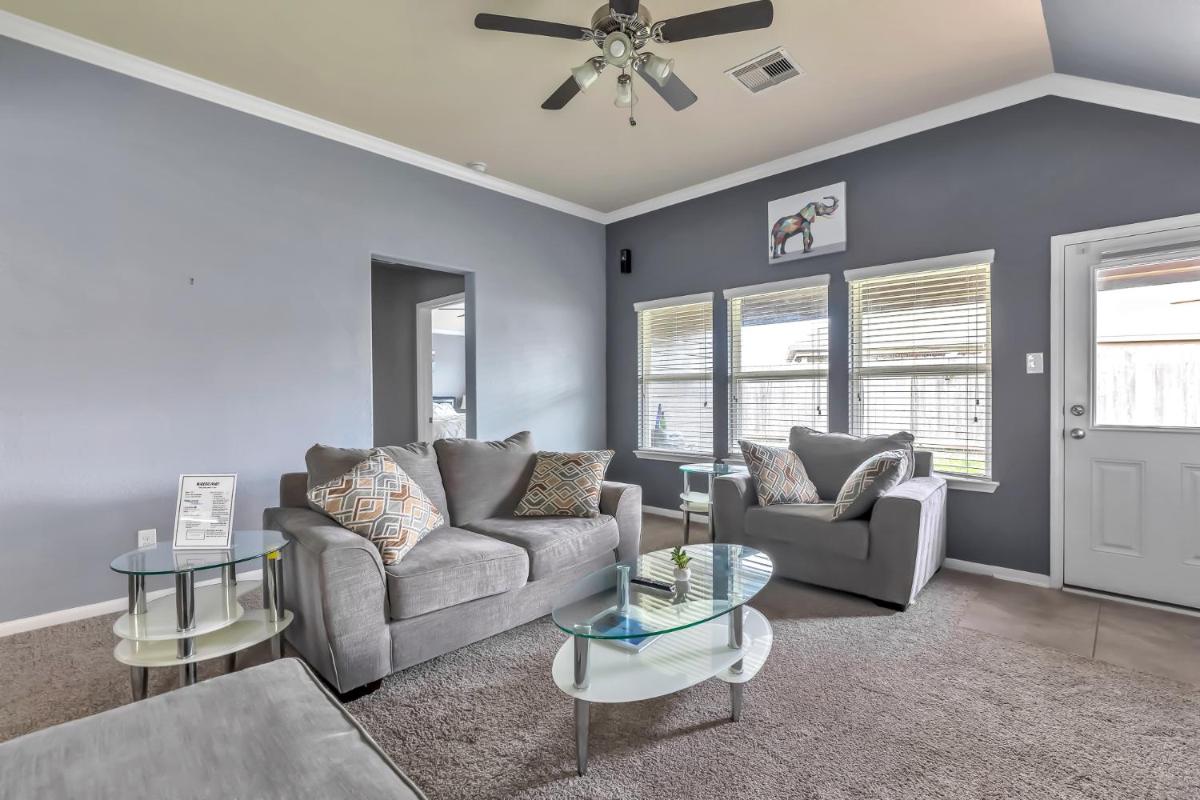 Virtue 3BR Home in Houston-Sugarland-Pearland-Missouri City Area - Housity