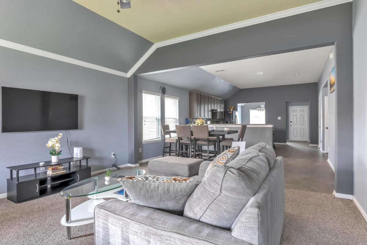 Virtue 3BR Home in Houston-Sugarland-Pearland-Missouri City Area - Housity