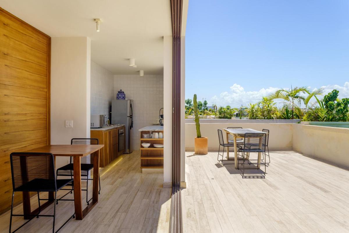 Suitetrails - 403 Stunning rooftop apartment for couples w/private pool
