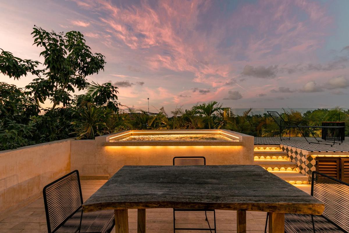 Suitetrails - 403 Stunning rooftop apartment for couples w/private pool