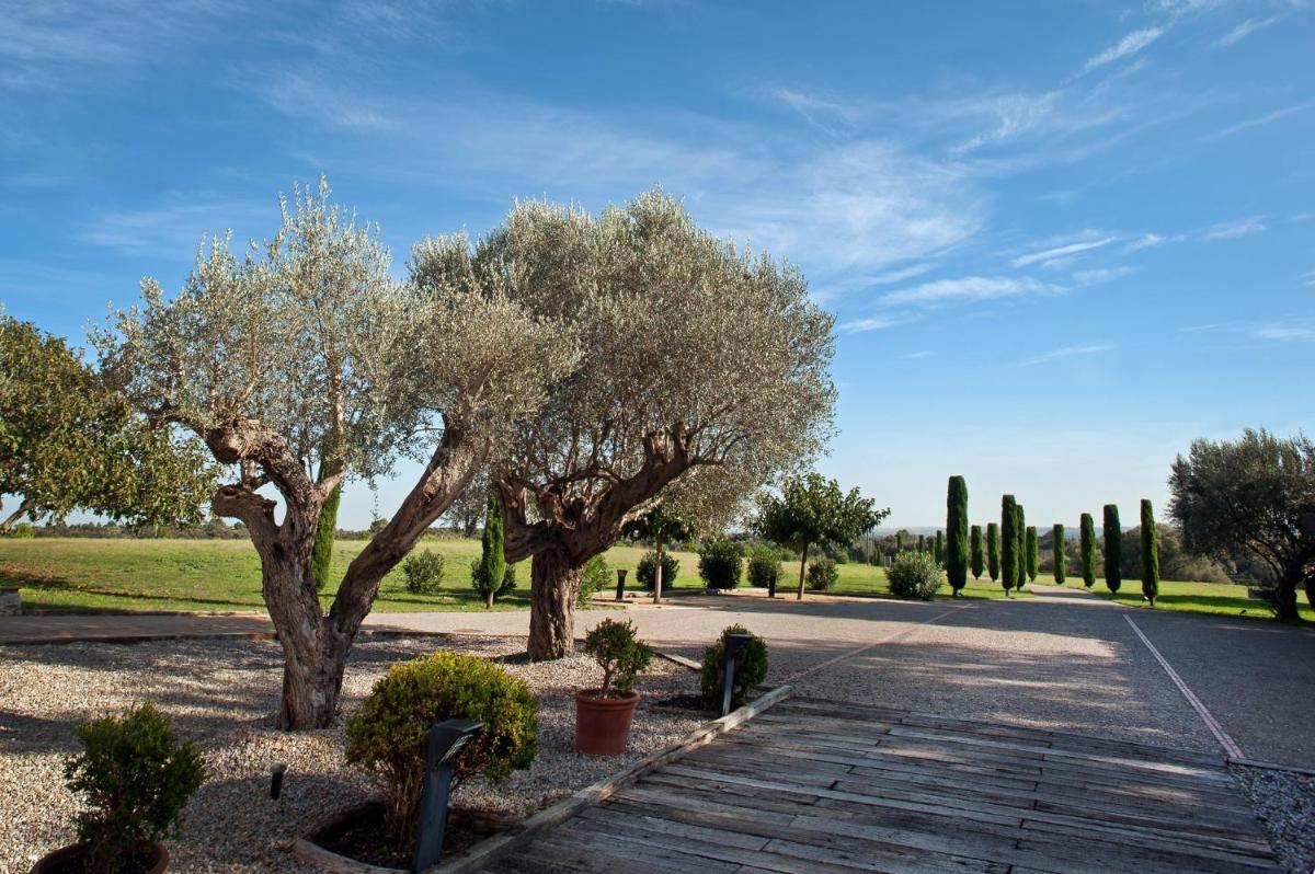 Jardín al aire libre en Mas Falgarona Hotel Boutique & SPA