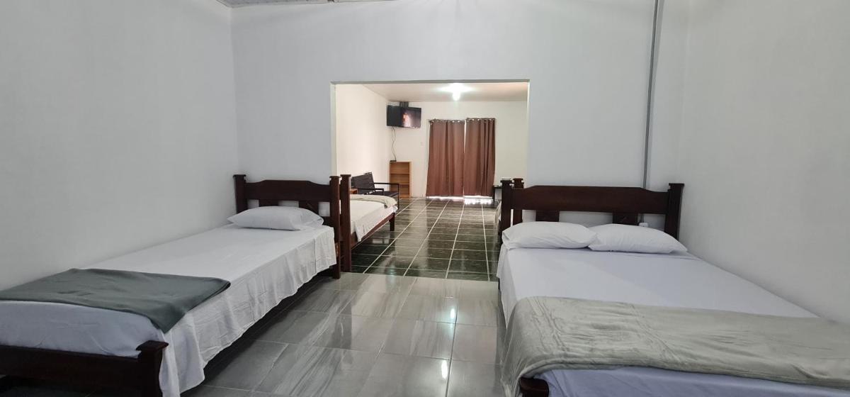 Sleep&Go! Two rooms Four beds double A C Siquirres Centro - Housity