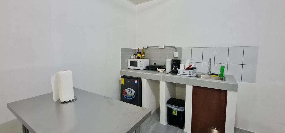 Sleep&Go! Two rooms Four beds double A C Siquirres Centro - Housity
