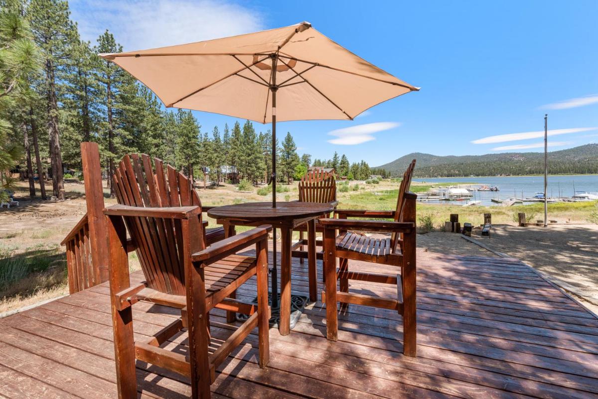 LAKEFRONT BEAR COVE - On the Lake - Housity