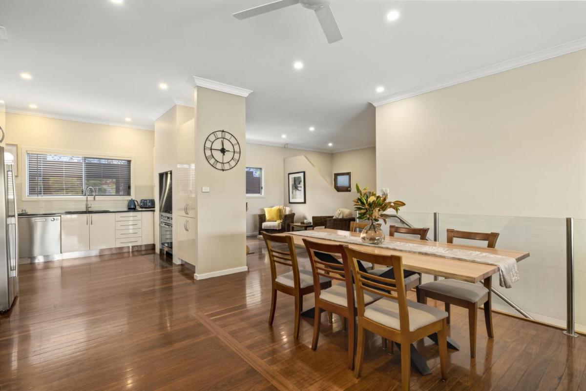 Jetty Harbour Escape - Housity