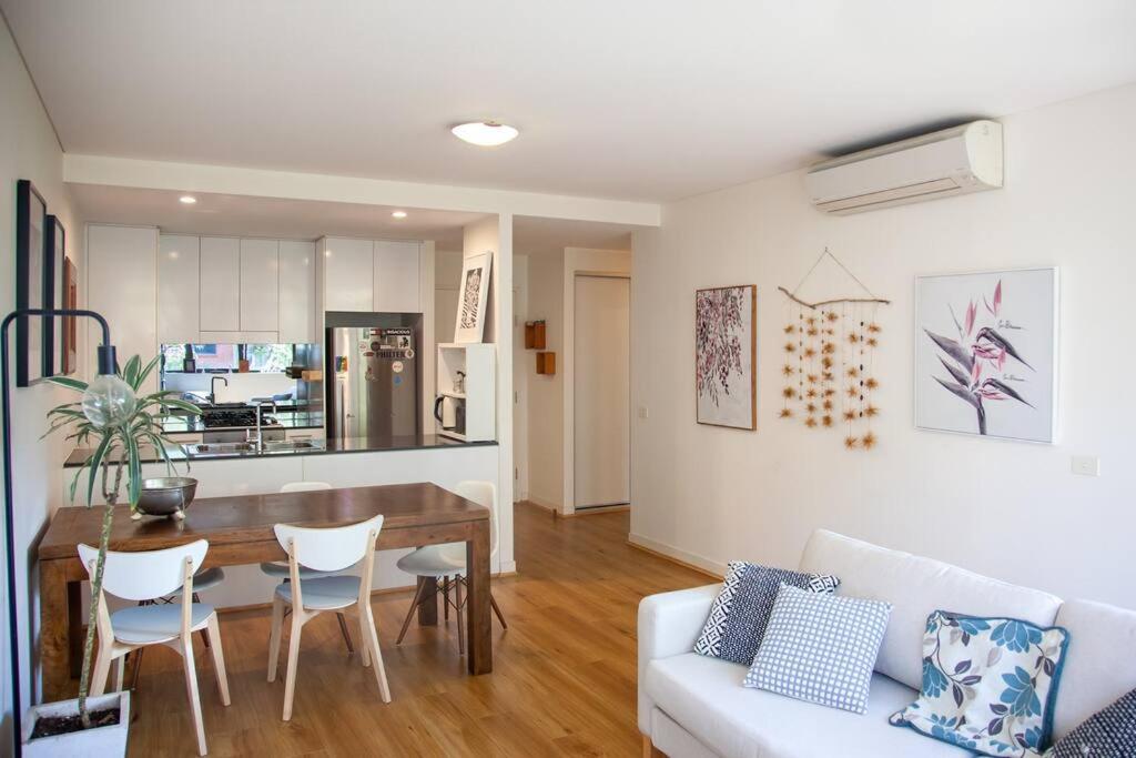 Treetops Erskineville Apartment w Parking & Aircon - Housity