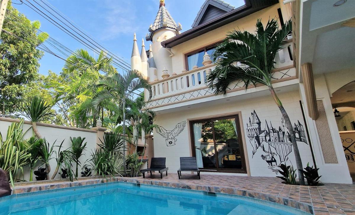 POTTERLAND Luxury Pool Villa Pattaya Walking Street 6 Bedrooms - Housity