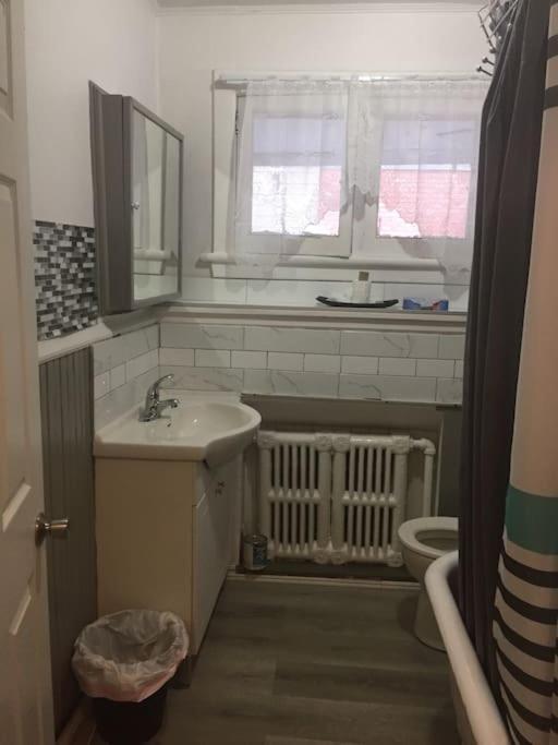 Room infront of UOttawa 8Min Walk Downtown - Housity