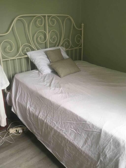 Room infront of UOttawa 8Min Walk Downtown - Housity