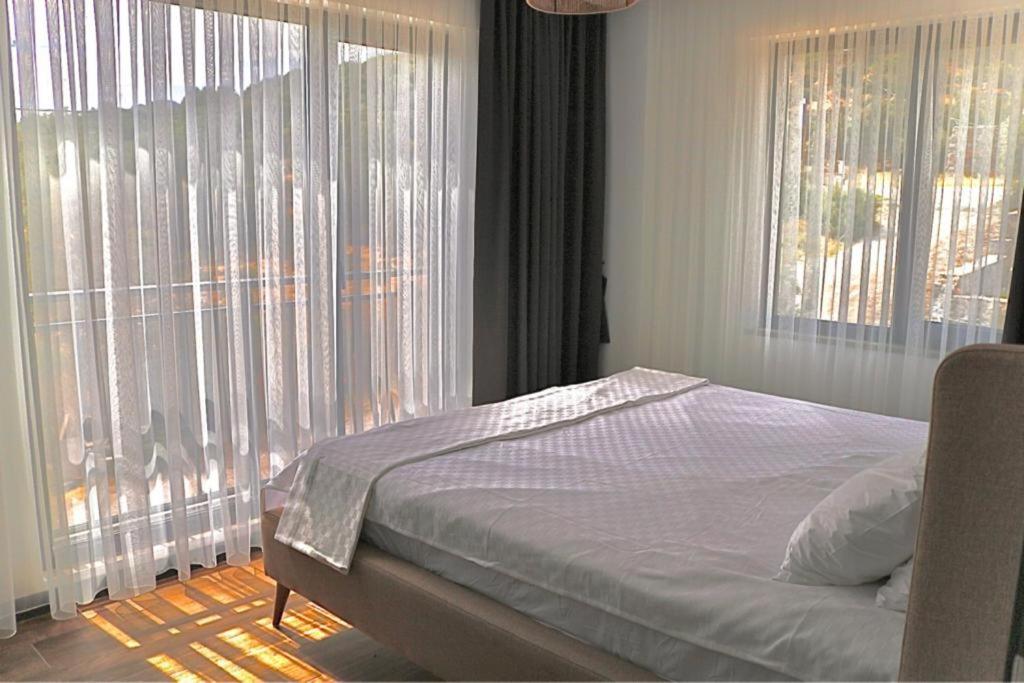 Assos Luna Houses - Housity