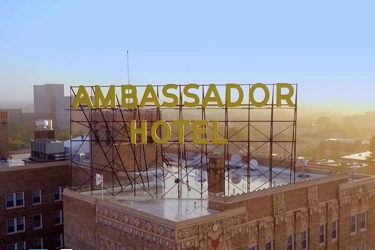 Ambassador Hotel Milwaukee, Trademark Collection by Wyndham - Housity