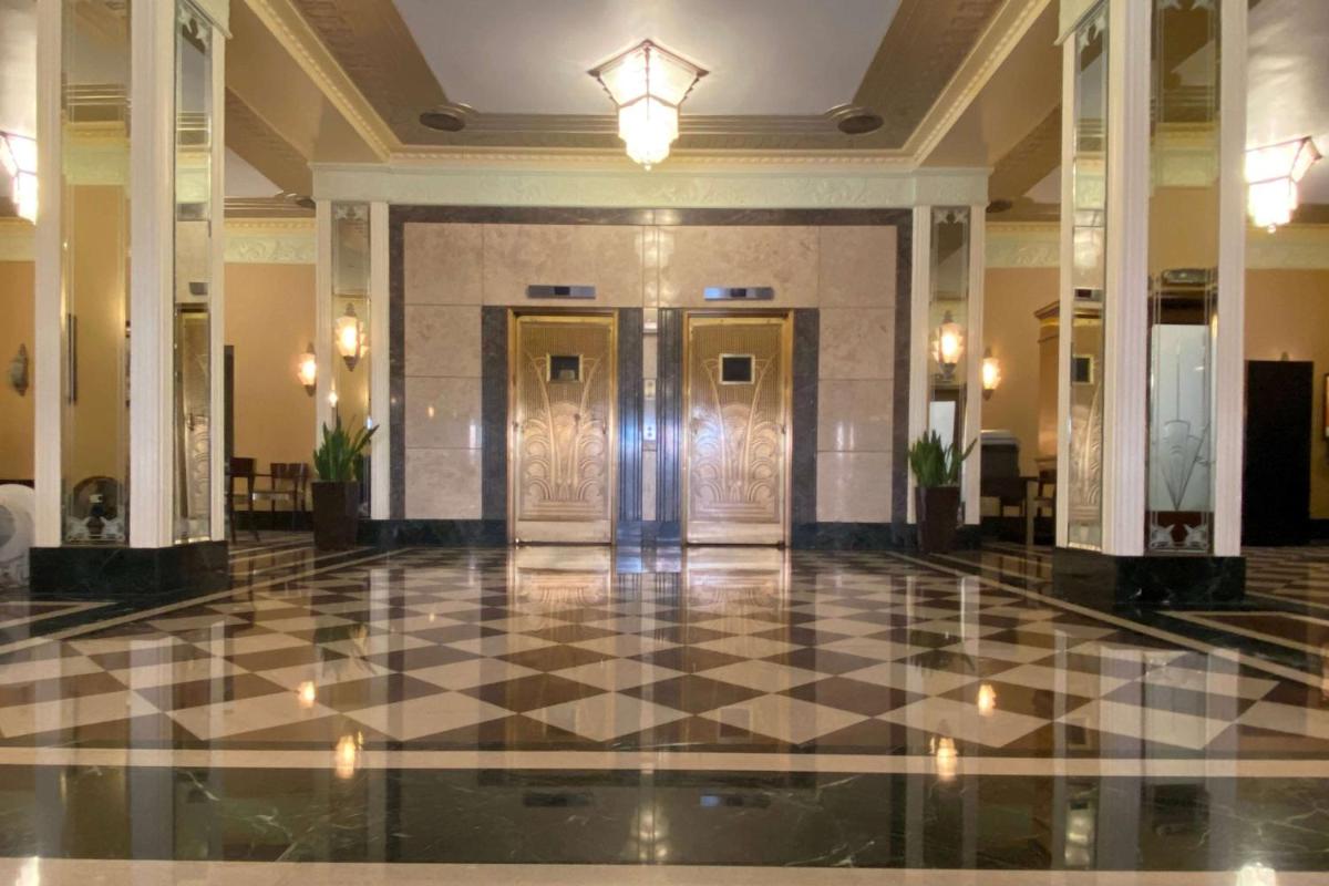 Ambassador Hotel Milwaukee, Trademark Collection by Wyndham - Housity
