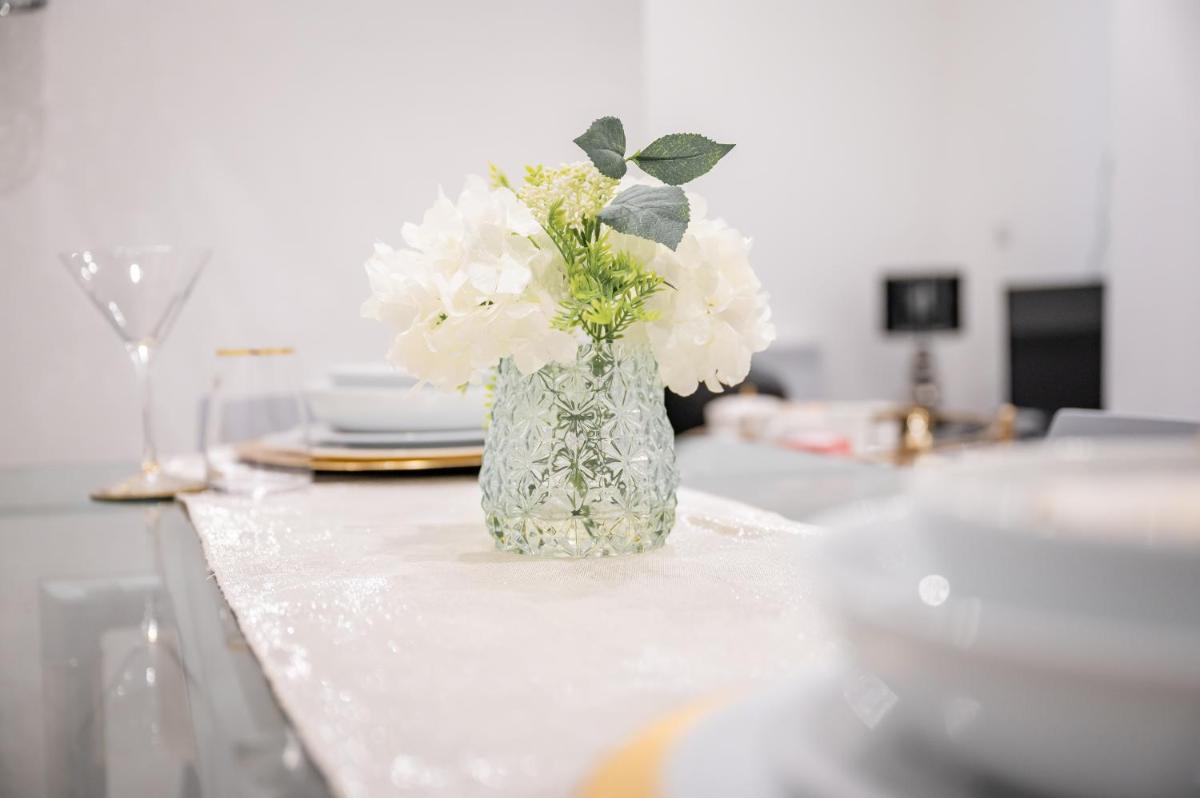 ReGina Lodge Bradford - Housity