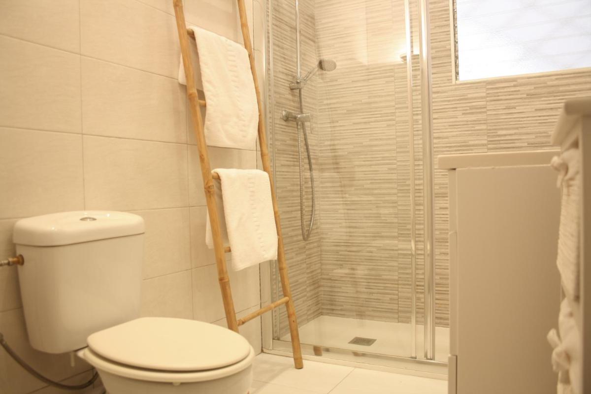 Charming seafront villa - Housity