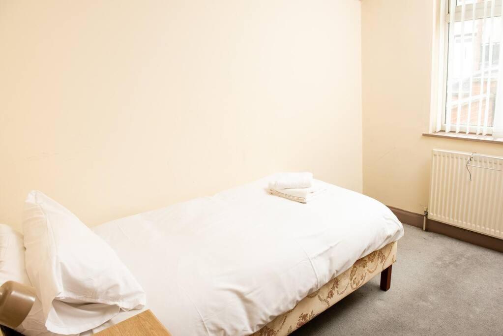 Stylish 3 BR House in Central Leicester - Housity